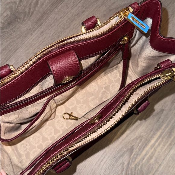 New- Michael Kors Burgundy Medium Bag - Picture 6 of 8